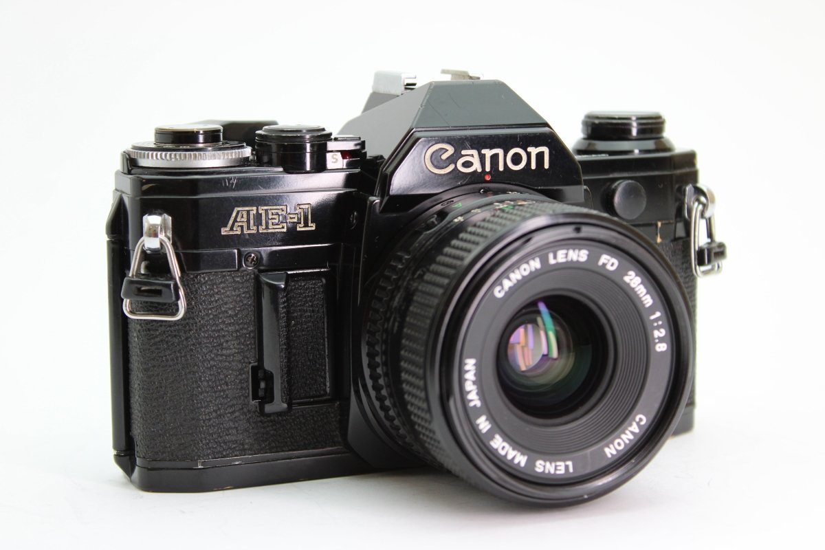 Canon AE - 1 + 28mm f2.8 (#3061) - Canon