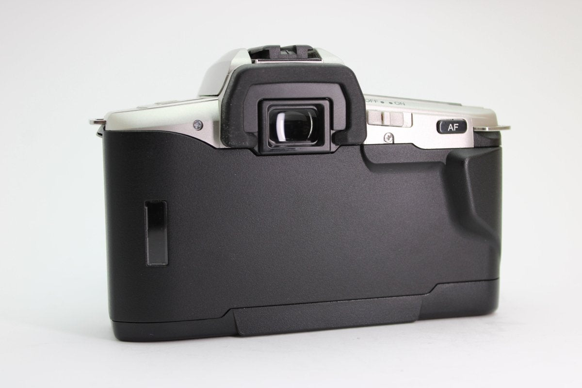 Minolta Dynax 3 L + 28-80mm Minolta AF f4-5.6 Lens (#2330) - Minolta