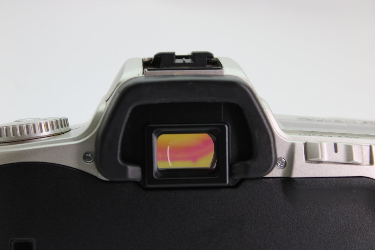Minolta Dynax 404si + 70-210mm Tokina AF f4-5.6 Lens (#2335) - Minolta