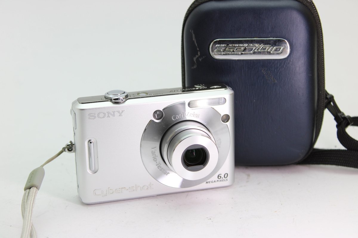 Sony Cybershot DSC - W30 (#2700) - Sony