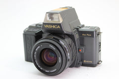 Yashica 230 - AF Kyocera + 35 - 70mm f3.3 - 4.5 (#2854) - Yashica