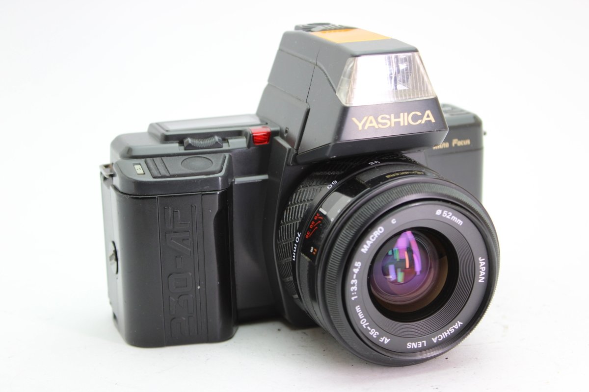 Yashica 230 - AF Kyocera + 35 - 70mm f3.3 - 4.5 (#2854) - Yashica