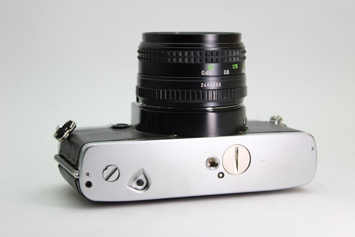 Minolta XG-2 + 50mm f1.7 - Minolta